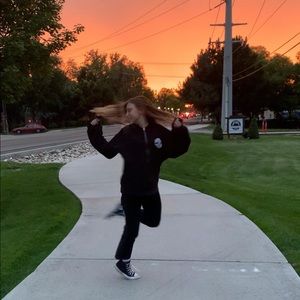 Meet your Posher, Ella